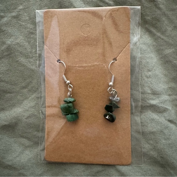 HANDMADE Green crystal dangle earrings 🪴💚 - Picture 1 of 1